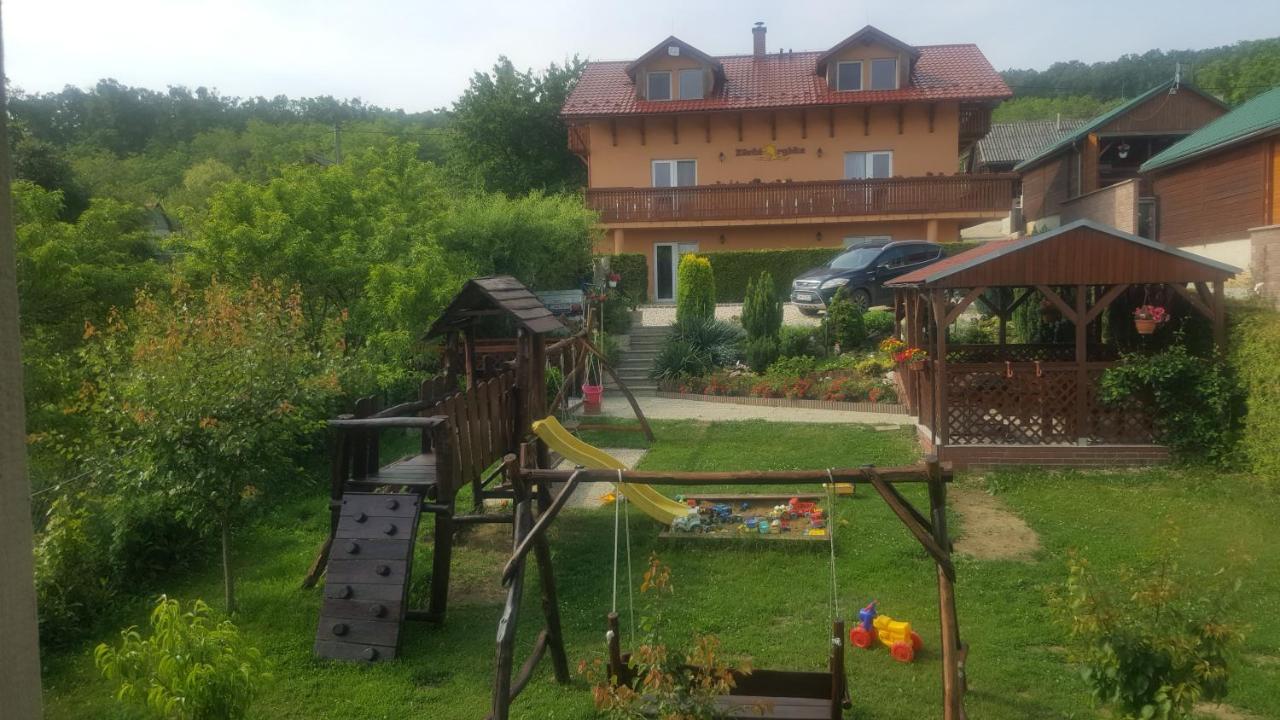 Apartman Zlata Rybka Podhájska Exterior photo